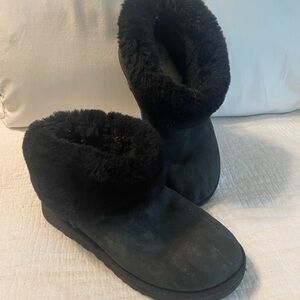 UGG Classic Mini Fluff in black. Only worn a couple of times.